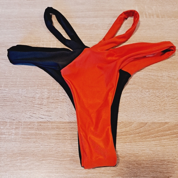 New & Never Worn Beautiful 🖤❤️ Black and Red Color Block Thong Bikini  nwot - Picture 4 of 10